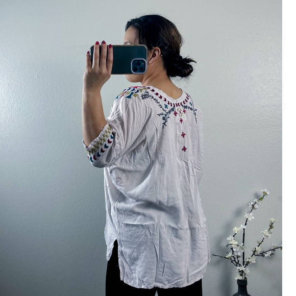 Johnny Was Biya Embroidered V-neckline 3/4 dolman Sleeve Tunic - Picture 10 of 10